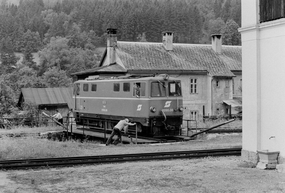 http://images.bahnstaben.de/HiFo/00030_Interrail 1982 - Teil 5  Ybbstalbahn mit Dampf und Diesel/6334383732363138.jpg